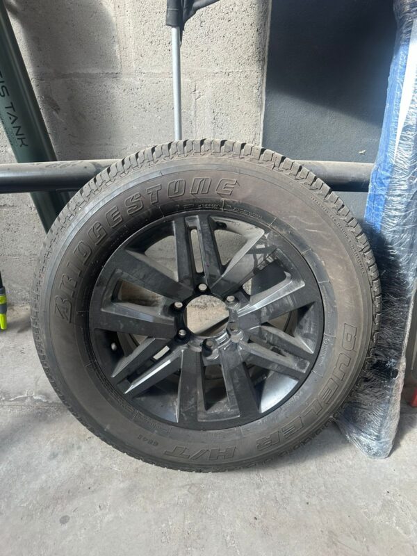 AUXILIO ORIGINAL TOYOTA HILUX 2018 BRIDGESTONE 265/60 R18 HT