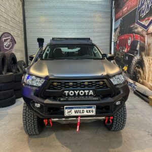 Bumper delantero Rhino4x4 Toyota Hilux 2021 al 2024