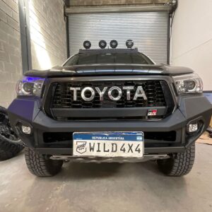 Bumper delantero Rhino4x4 Toyota Hilux 2018 al 2020 Rocco